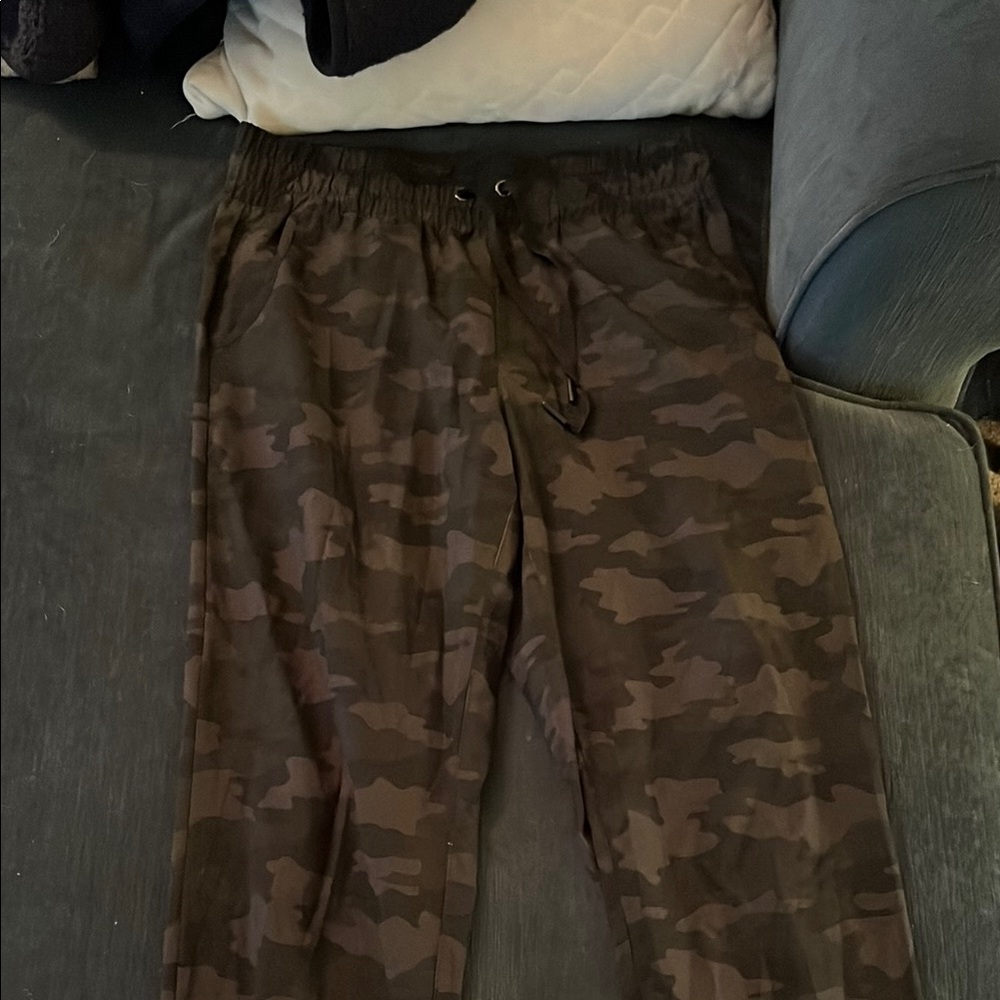 Women’s Camouflage Jogger Pants